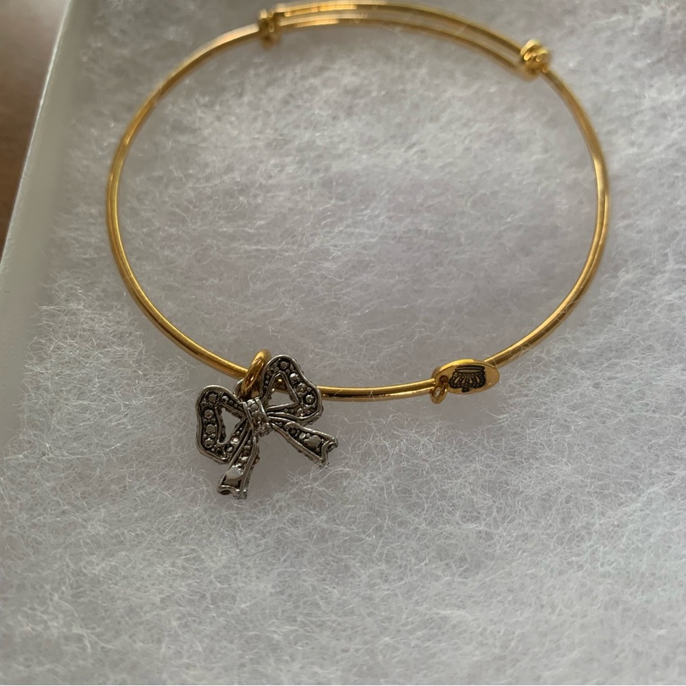 Retro Juicy Couture Pam & Gela Silver Pace Crystal Bow Charm on Gold Bracelet - Picture 6 of 9